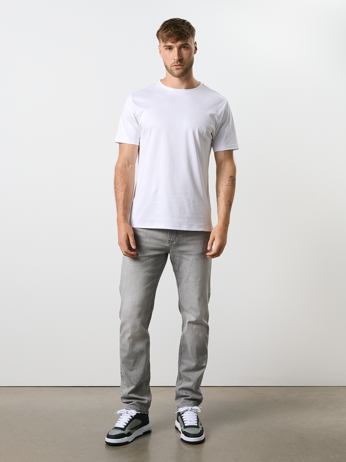 Straight Leg Denim Jeans Light Grey